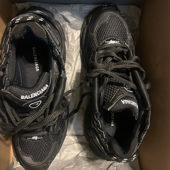 Balenciaga Men's All-Black Chunky Sneaker